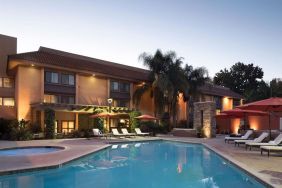 Outdoor pool at Sonesta Silicon Valley.