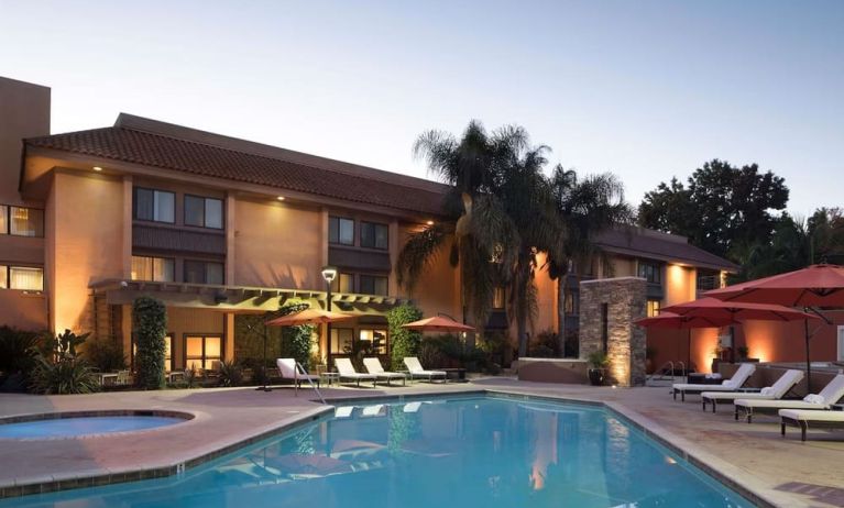 Outdoor pool at Sonesta Silicon Valley.