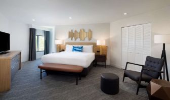 Spacious king room at Sonesta Silicon Valley.