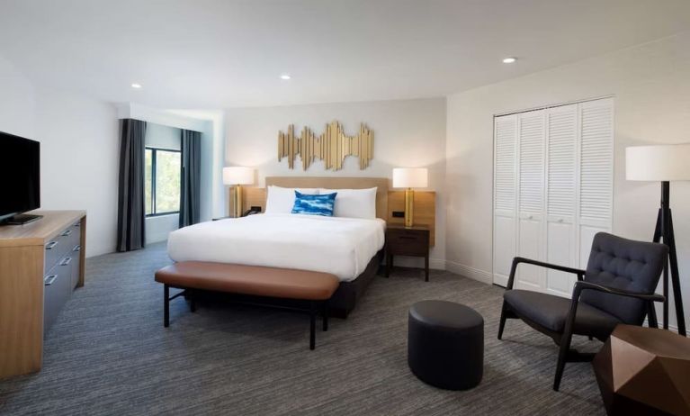 Spacious king room at Sonesta Silicon Valley.