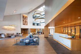 Lobby and lounge area at Sonesta Silicon Valley.