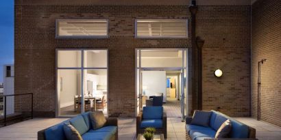 Outdoor lounge and coworking space at Sonesta ES Suites New Orleans.