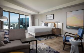 Day use room with natural light at Sonesta Irvine.