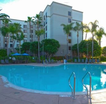 Outdoor pool at Sonesta Anaheim Resort Area.