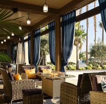 Relaxing dining and coworking space at Sonesta Redondo Beach & Marina.