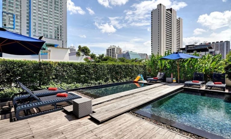 Luxurious outdoor pool with city view at Fraser Suites Sukhumvit, Bangkok.