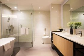 Guest bathroom with bath and shower at Modena By Fraser Bangkok.