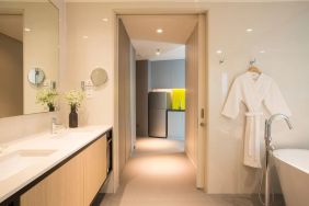 Spacious guet bathroom at Modena By Fraser Bangkok.