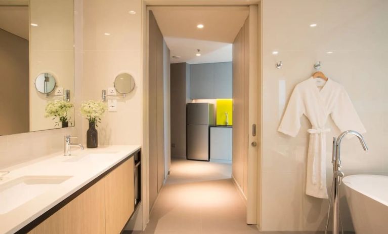 Spacious guet bathroom at Modena By Fraser Bangkok.