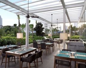 Outdoor dining area at Fraser Place Setiabudi Jakarta.