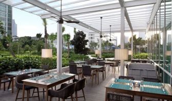 Outdoor dining area at Fraser Place Setiabudi Jakarta.