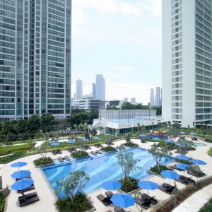 Outdoor pool with lounge chairs at Fraser Place Setiabudi Jakarta.