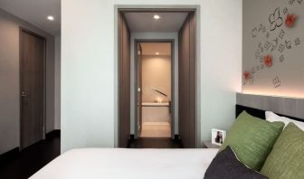 King room with private bathroom at Fraser Place Setiabudi Jakarta.