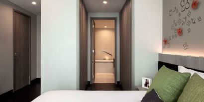 King room with private bathroom at Fraser Place Setiabudi Jakarta.