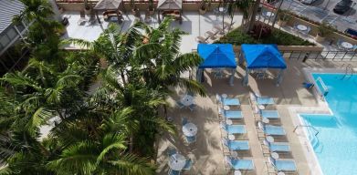 Pool area at Sonesta Miami Airport.