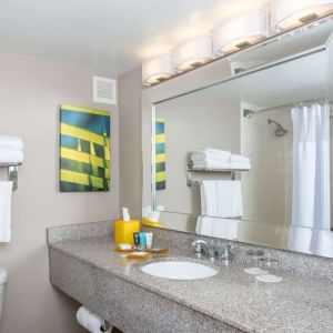 Guest bathroom at Sonesta Miami Airport.