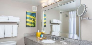 Guest bathroom at Sonesta Miami Airport.