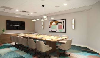 Meeting room at Sonesta Miami Airport.