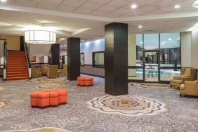 Lobby and lounge at Sonesta White Plains Downtown.