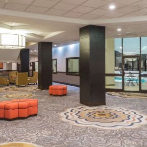 Lobby and lounge at Sonesta White Plains Downtown.