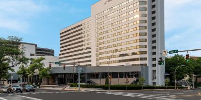 Hotel exterior at Sonesta White Plains Downtown.