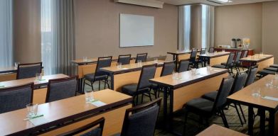 Meeting space at Sonesta Select Atlanta Cumberland Galleria.
