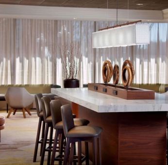 Coworking space and bar area at Sonesta Select Atlanta Cumberland Galleria.
