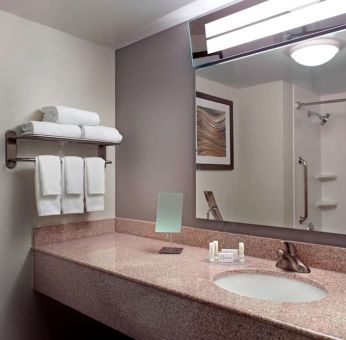 Guest bathroom with showre at Sonesta Select Atlanta Cumberland Galleria.