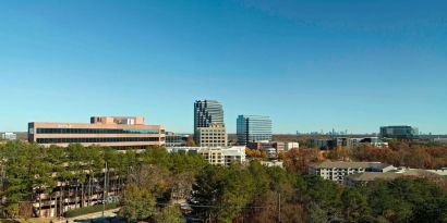 Hotel exterior at Sonesta Select Atlanta Cumberland Galleria.
