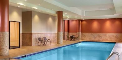 Indoor pool at Sonesta Select Atlanta Cumberland Galleria.
