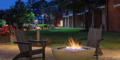 Outdoor seating and fire pit at Sonesta Select Boston Foxborough Mansfield.