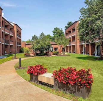 Hotel exterior at Sonesta Select Boston Foxborough Mansfield.