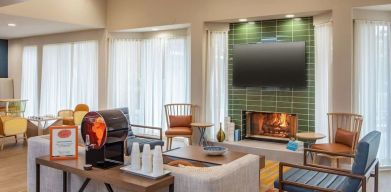 Lobby and lounge at Sonesta Select Boston Foxborough Mansfield.