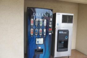 Vending machine at Palace Inn Westheimer.