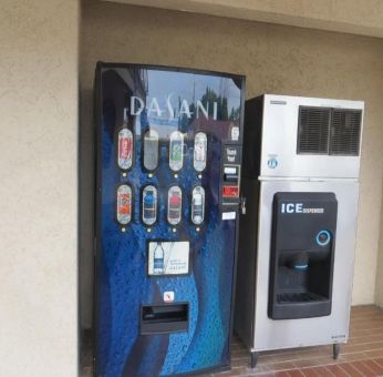 Vending machine at Palace Inn Westheimer.