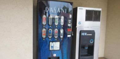 Vending machine at Palace Inn Westheimer.