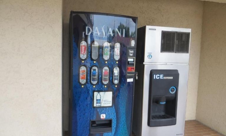 Vending machine at Palace Inn Westheimer.