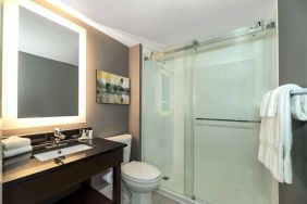 Guest bathroom with shower at Comfort Inn Brossard.