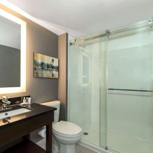 Guest bathroom with shower at Comfort Inn Brossard.