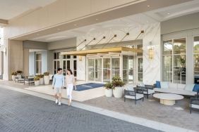 Hotel entrance and parking at Signia By Hilton Orlando Bonnet Creek.