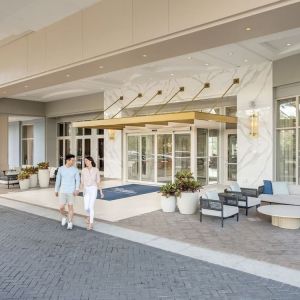 Hotel entrance and parking at Signia By Hilton Orlando Bonnet Creek.