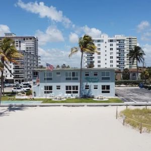 Hotel with beach access at Shore View Hotel.