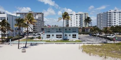 Hotel with beach access at Shore View Hotel.