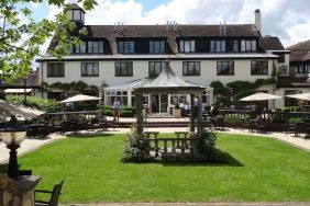 Stunning outdoor terrace and garden at DoubleTree By Hilton Oxford Belfry.