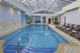 Indoor pool at DoubleTree By Hilton Oxford Belfry.