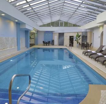 Indoor pool at DoubleTree By Hilton Oxford Belfry.