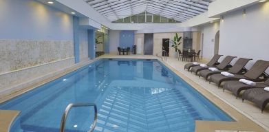 Indoor pool at DoubleTree By Hilton Oxford Belfry.