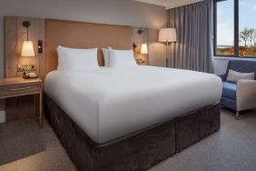 Day room with natural light at DoubleTree By Hilton Oxford Belfry.