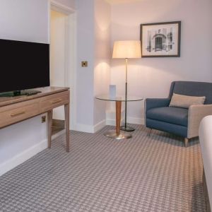 King room with TV at DoubleTree By Hilton Oxford Belfry.