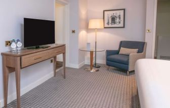 King room with TV at DoubleTree By Hilton Oxford Belfry.